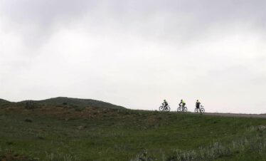 Bicycle tour cycling trip bike tour MTB mountain bike journey Georgia Tbilisi Batumi Caucasus road landscape Tsalka Paravani Vardzia Borjomi Abastumani Guria Black Sea Kaukasus-Reisen small group individual book proposal route guide