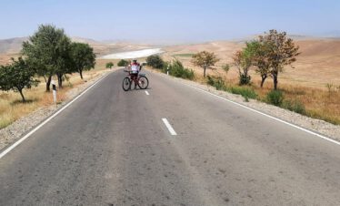 Bicycle tour cycling trip bike tour MTB mountain bike journey Georgia Tbilisi Batumi Caucasus road landscape Tsalka Paravani Vardzia Borjomi Abastumani Guria Black Sea Kaukasus-Reisen small group individual book proposal route guide