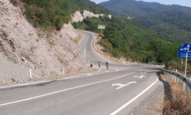 Bicycle tour cycling trip bike tour MTB mountain bike journey Georgia Tbilisi Batumi Caucasus road landscape Tsalka Paravani Vardzia Borjomi Abastumani Guria Black Sea Kaukasus-Reisen small group individual book proposal route guide