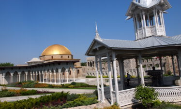 Bicycle tour cycling trip bike tour MTB mountain bike journey Georgia Tbilisi Batumi Caucasus road landscape Tsalka Paravani Vardzia Borjomi Abastumani Guria Black Sea Kaukasus-Reisen small group individual book proposal route guide