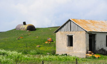 Bicycle tour cycling trip bike tour MTB mountain bike journey Georgia Tbilisi Batumi Caucasus road landscape Tsalka Paravani Vardzia Borjomi Abastumani Guria Black Sea Kaukasus-Reisen small group individual book proposal route guide