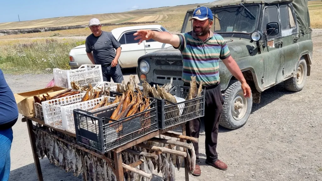 Armenien Fischverkäufer
