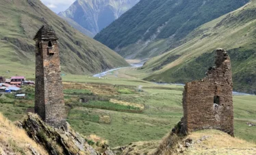 View to old ancient fortresses in Girevi Tusheti Georgia. Hiking tour Caucasus Georgia Stepantsminda Shatili Roshka Khevsureti Tusheti Omalo in small groups with the professional guide of Kaukasus-Reisen