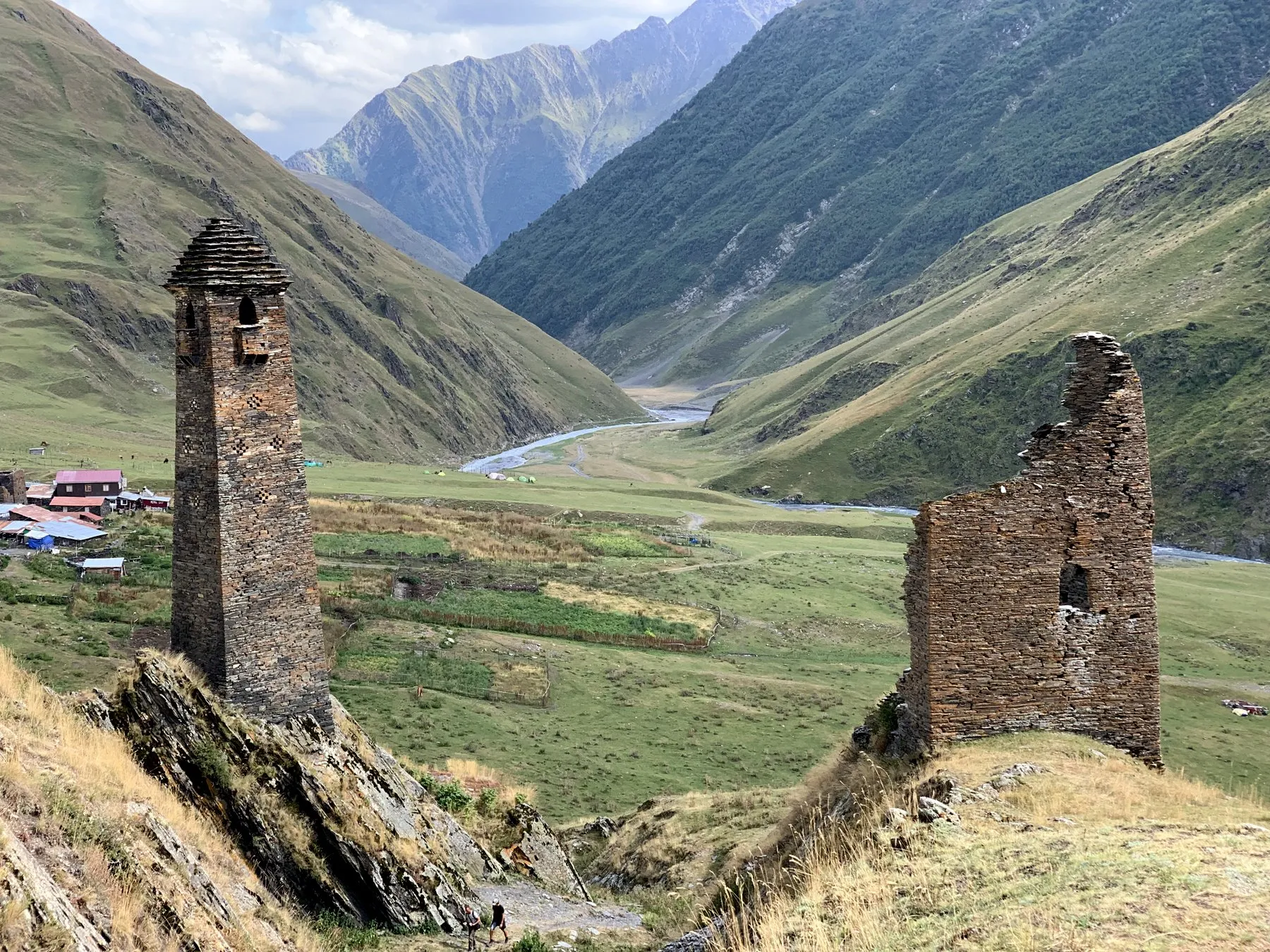 View to old ancient fortresses in Girevi Tusheti Georgia. Hiking tour Caucasus Georgia Stepantsminda Shatili Roshka Khevsureti Tusheti Omalo in small groups with the professional guide of Kaukasus-Reisen