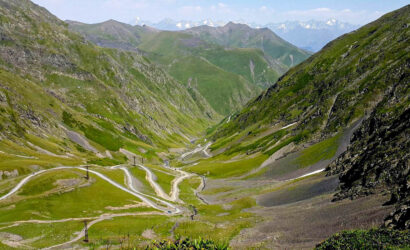 Serpentine dirt road of Abano Pass leading into the Tusheti mountains, Georgia. Photo: Heiner Buhr